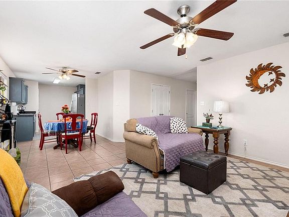 4th image of 407 La Vaca Dr S