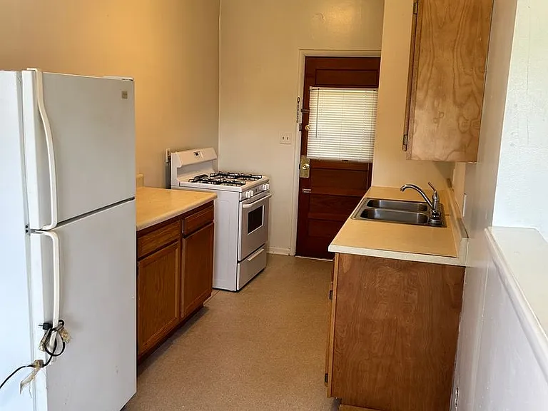 301 E Grandview Dr #1 — Photo 7
