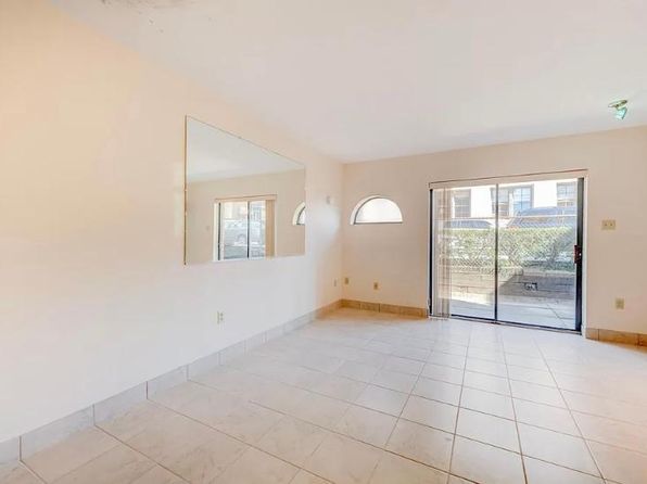 3260 Kennett Sq