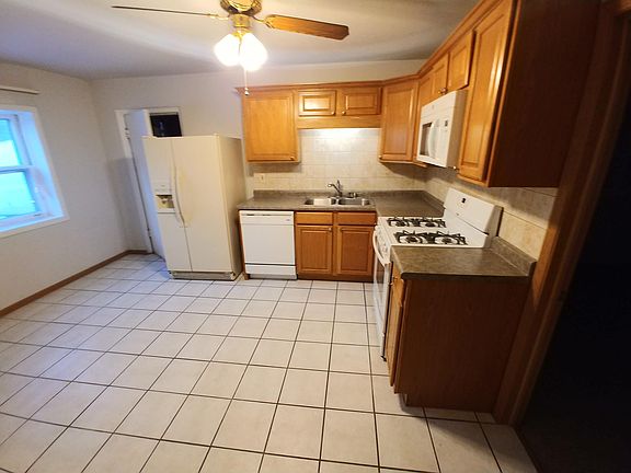 3rd image of 1906 Colby Ln #3