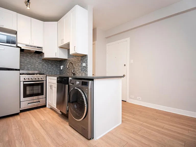 511 W Belmont Ave #26 — Photo 4