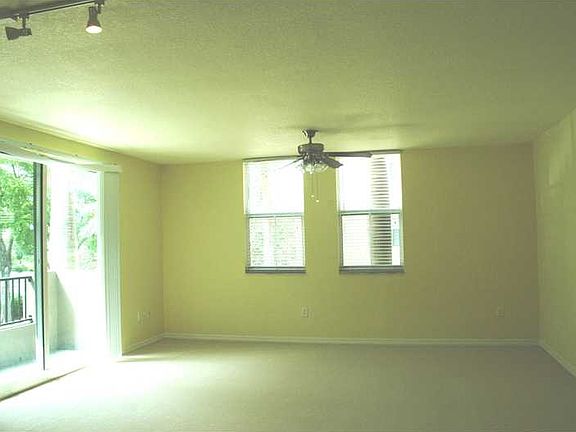 4th image of 2421 NE 65th St #2202