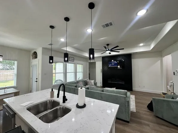 2816 Pennsylvania Ave, Dallas, TX 75215