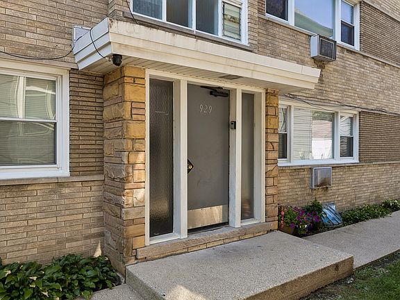 3rd image of 929 S Oak Park Ave APT 3NE