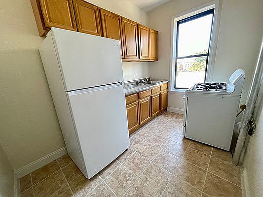 4th image of 2522 Bedford Ave APT 4D