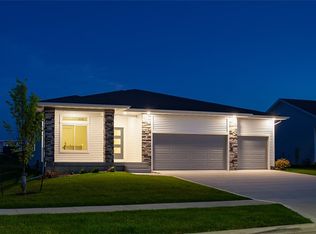 530 NW Compass Ave, Waukee, IA 50263