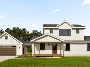 8500 S Elizabeth Dr, Maple City, MI 49664