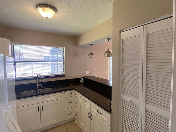 5th image of 804 E Orchid Ave