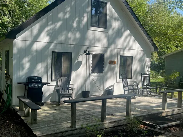 604 Englewood Dr, Roscommon, MI 48653
