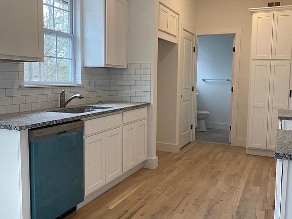 2nd image of 1022 Venezia Ave