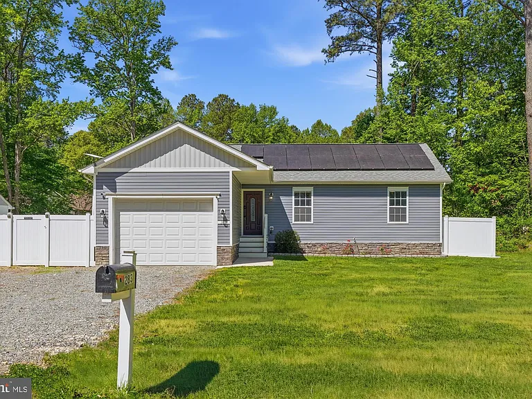 283 Shorewood Dr — Photo 3
