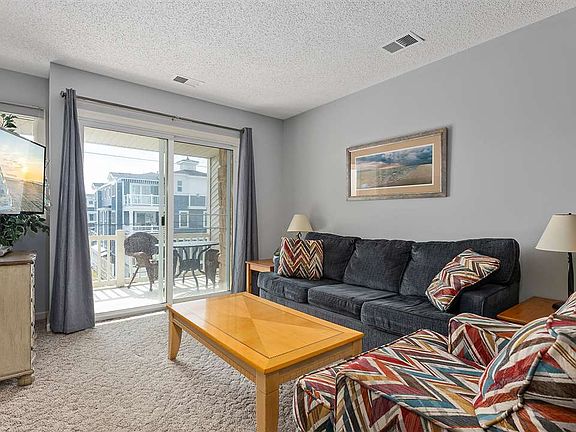 4th image of 9 44th St APT 206