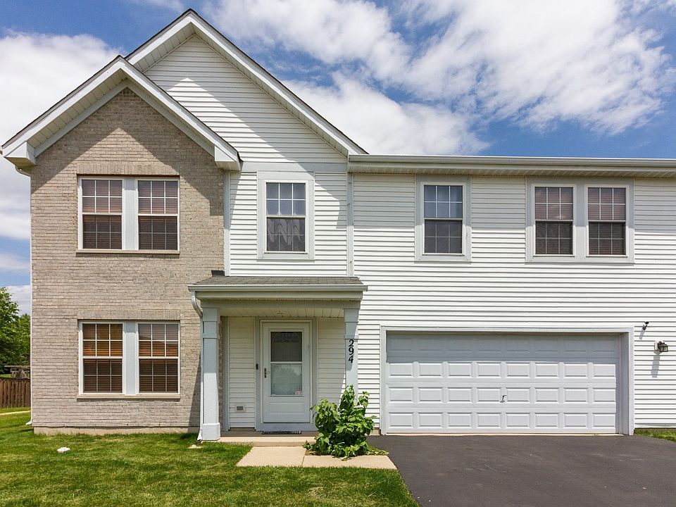 Brick upgraded 2800 square foot home in Cambridge Lakes