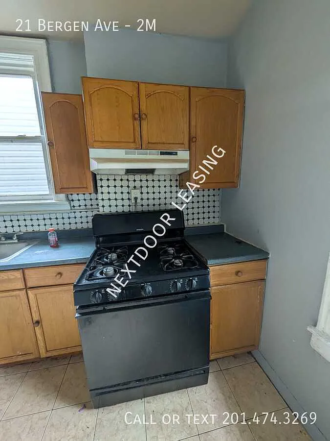 21 Bergen Ave — Photo 3