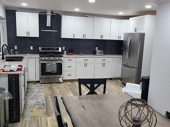 Kitchen & Dining Area