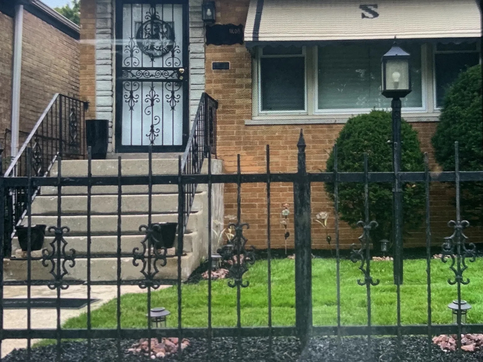 11608 S Vincennes Ave — Photo 2