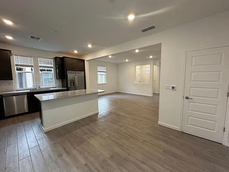 1667 Pena Ln — Photo 6