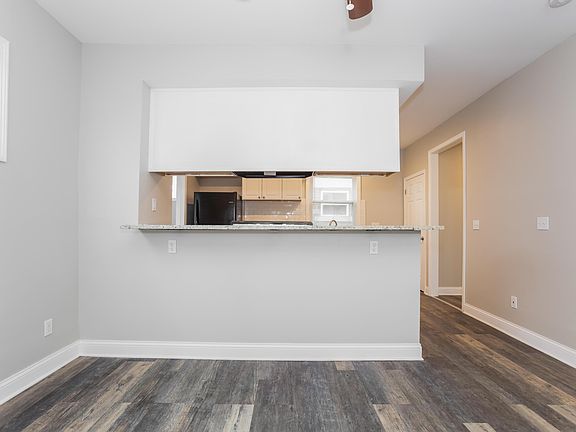 3rd image of 901 Studer Ave