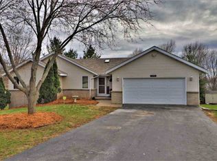 11530 Banbridge Dr, Roscoe, IL 61073