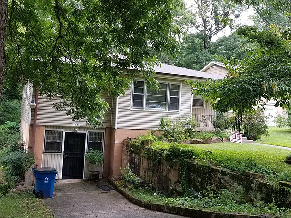 Left front & lower entrance 