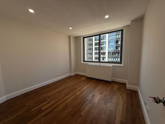 3rd image of 2025 Broadway APT 16B