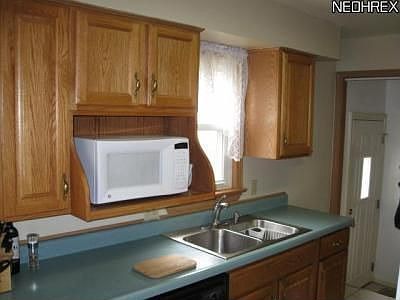 3rd image of 9415 Pinegrove Ave