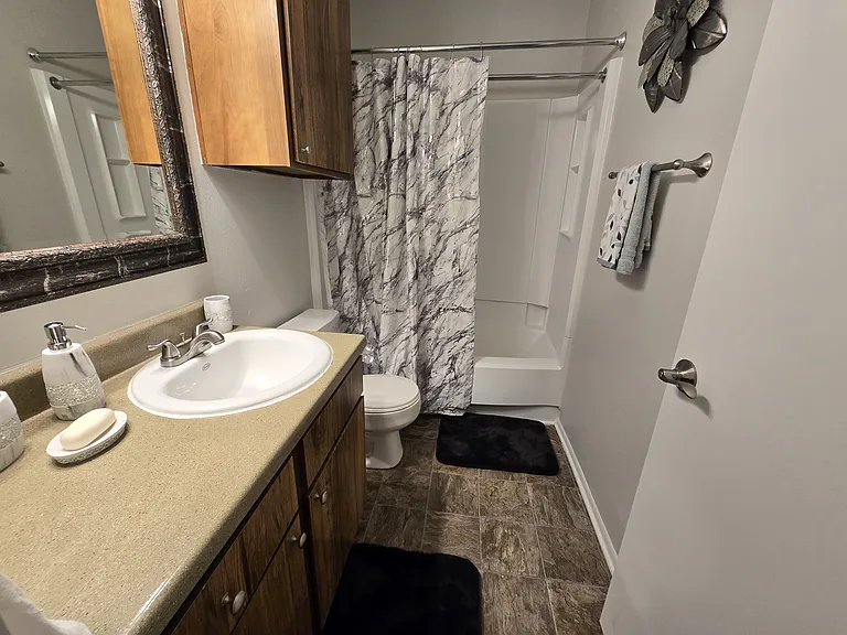 Bayou Oaks Apartments — Photo 9