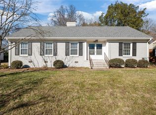 2804 W Cornwallis Dr, Greensboro, NC 27408