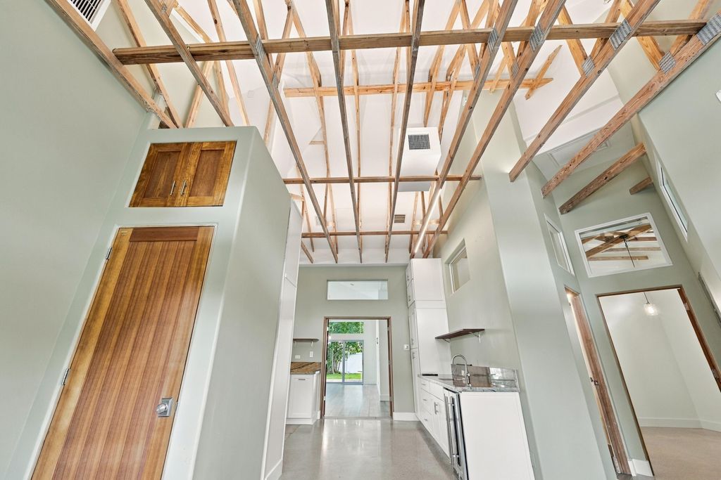 408 NE 23RD Avenue, photo 3