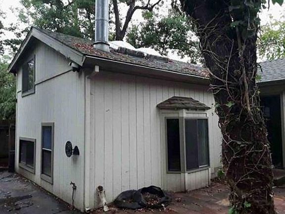 3rd image of 1421 1/2 Hobart St