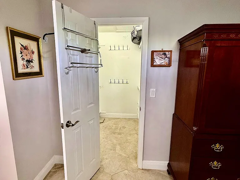 916 Savannas Point Dr #B — Photo 16