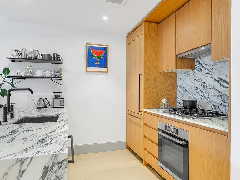 308 N 7th St #3D — Photo 2