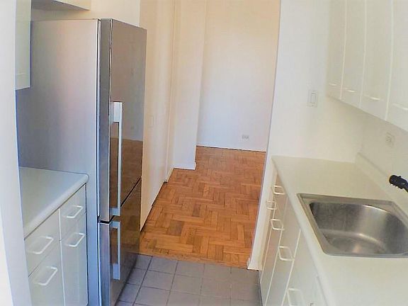 5th image of 62 W 62nd St APT 14B