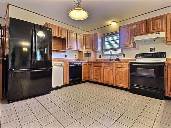 5th image of 50 Thurston Dr