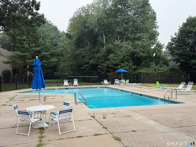 14 Greenbriar Dr #F — Photo 18