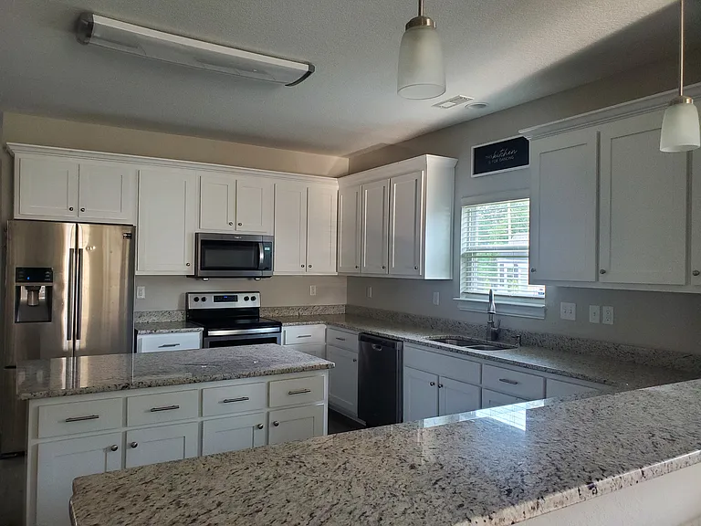 1231 Stewart St — Photo 2