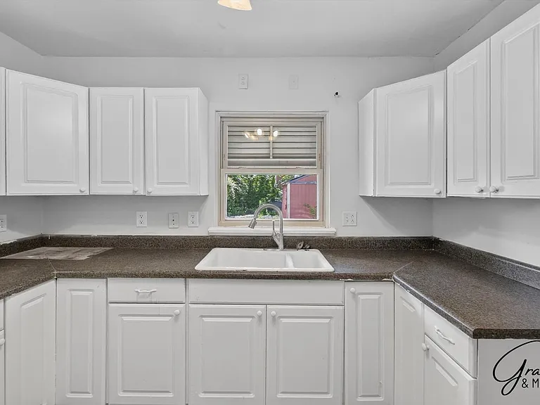 5911 Somerset Ave — Photo 10