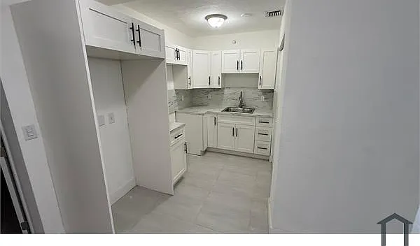 3 bed, 1262 sqft, $2,999 — Photo 4