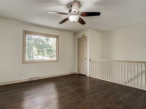2nd image of 5137 N Palmer Ave
