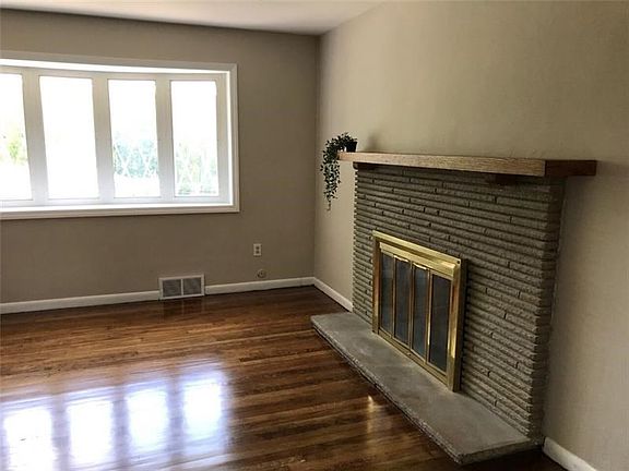 2nd image of 122 Judith Dr