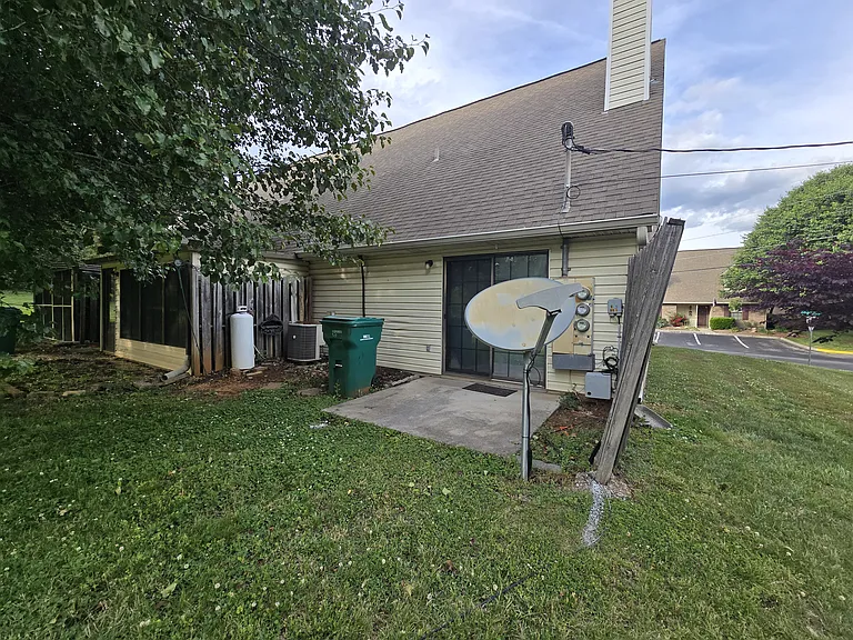 901 Chip Cove Ln — Photo 14