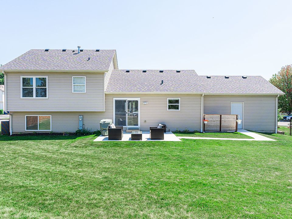 2nd image of 303 Heatherfield Ln