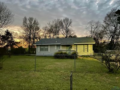 1002 Premier Rd, Longview, TX, 75604