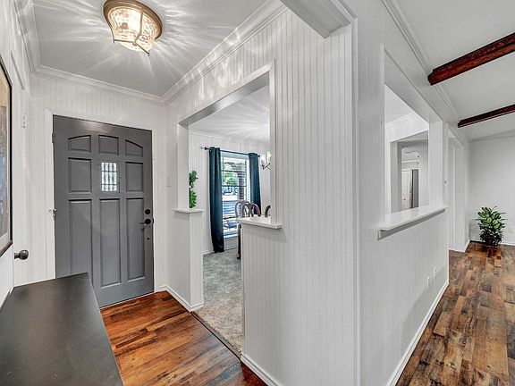 5th image of 205 Southridge St