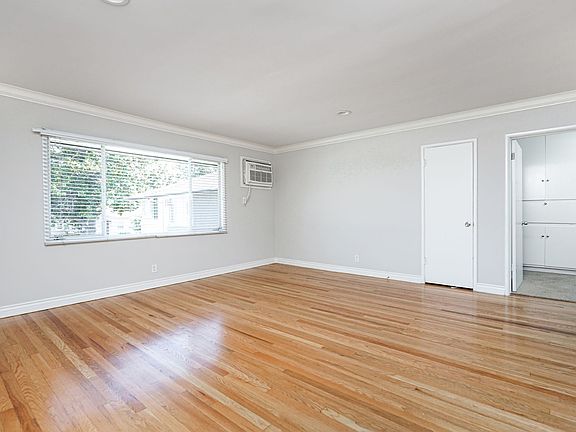 4th image of 1420 Barrington Way APT 8
