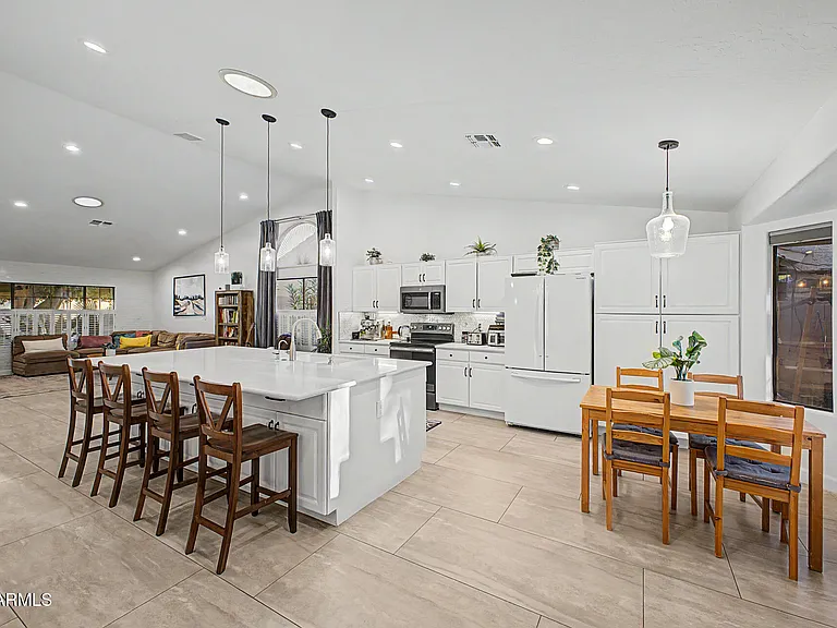 3040 S Rosemary Dr — Photo 1