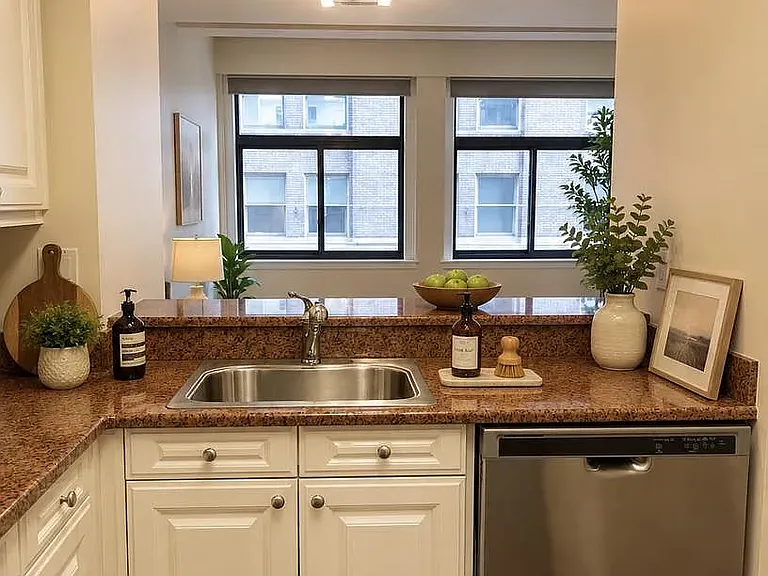 1500 Chestnut St #6D — Photo 6