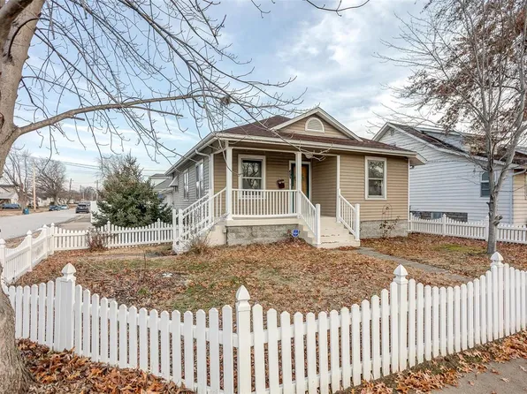 653 Halloran Ave, Wood River, IL 62095