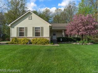 5415 Deer Trl, Linden, MI