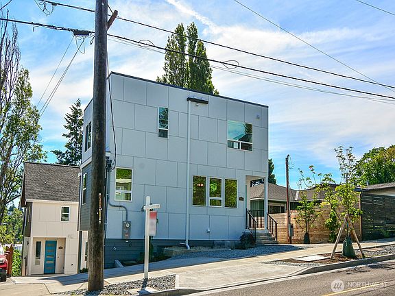 3rd image of 2336 C 23 Avenue S